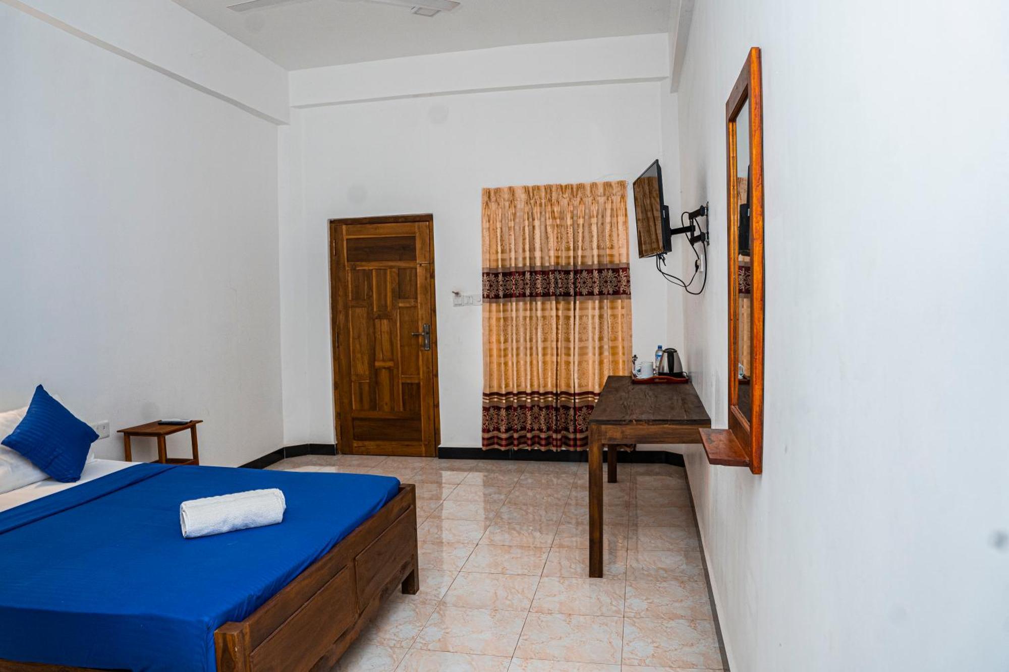 Theevanni Resort Trincomalee Exterior photo